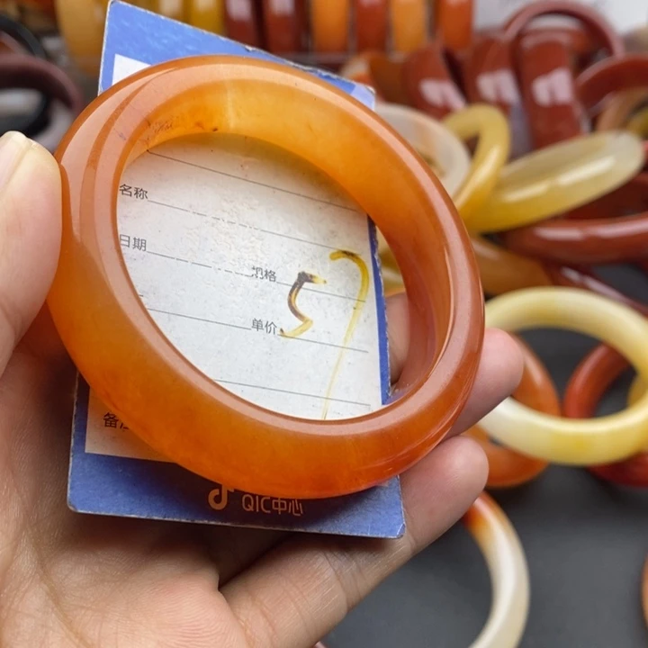 未镶嵌手镯石英质玉