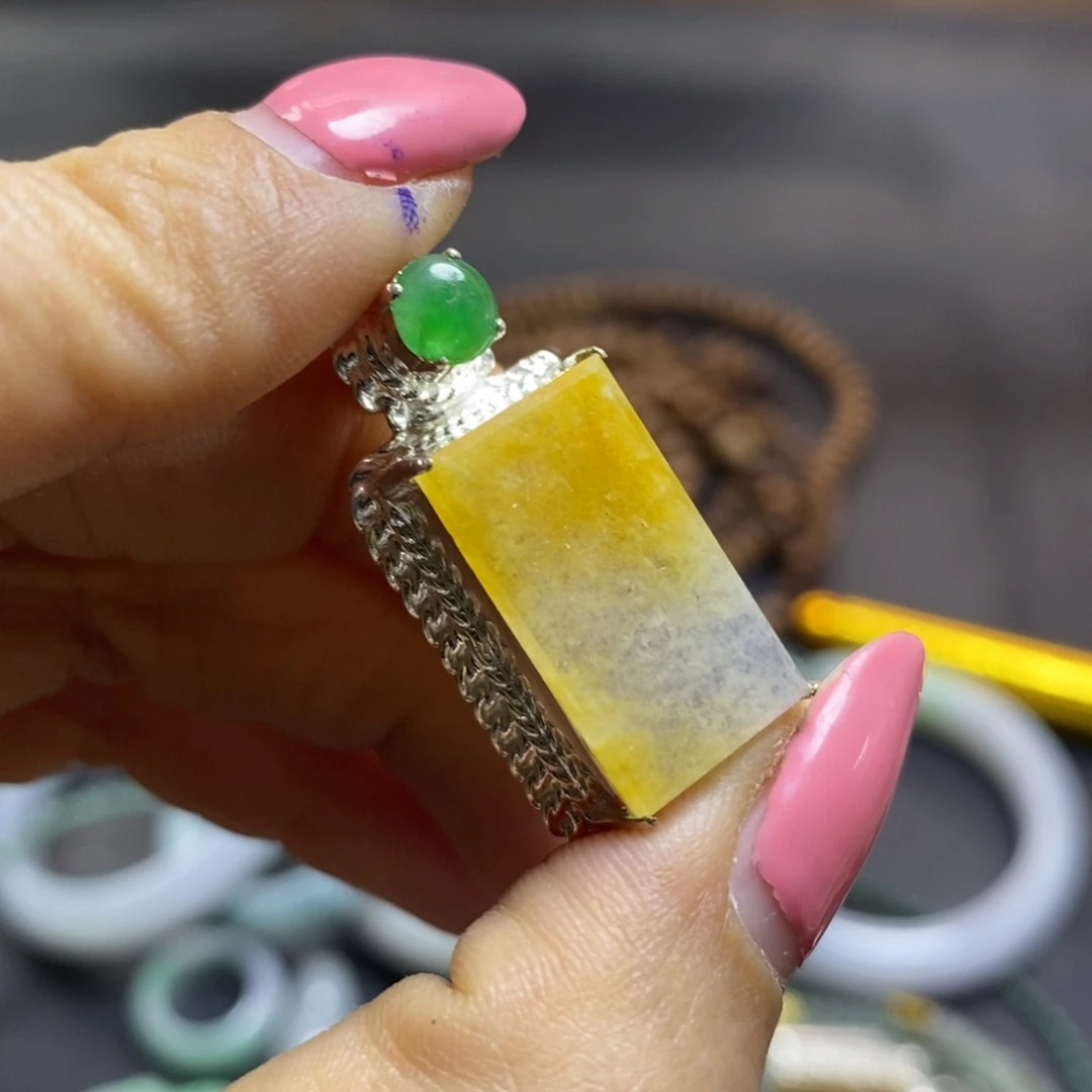 定制翡翠未镶嵌挂件