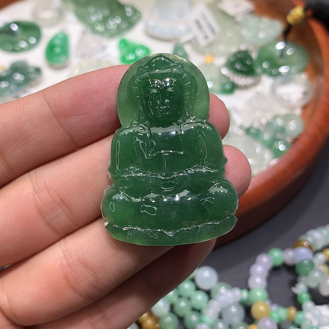 翡翠未镶嵌颈饰观音