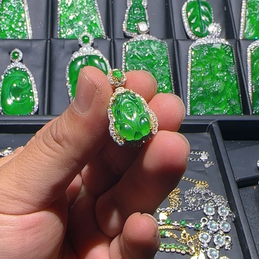 翡翠银S925镀金镶嵌颈饰