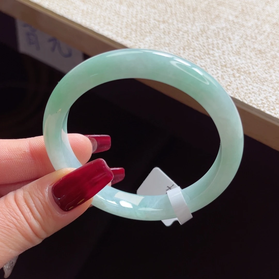 翡翠手镯未镶嵌手镯