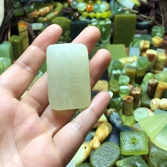 未镶嵌岫玉吊坠岫