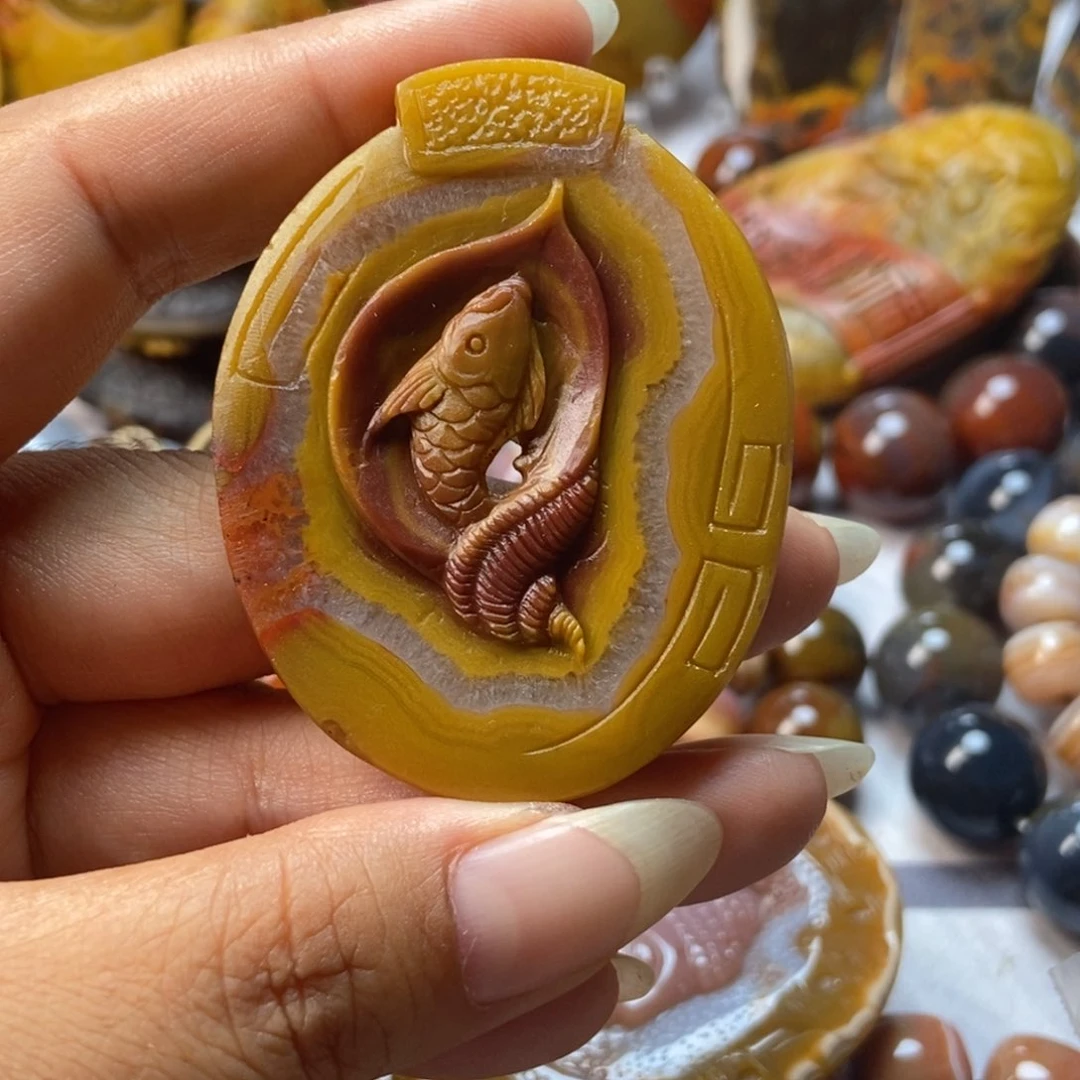 玛瑙/玉髓颈饰未镶嵌月**清战国红