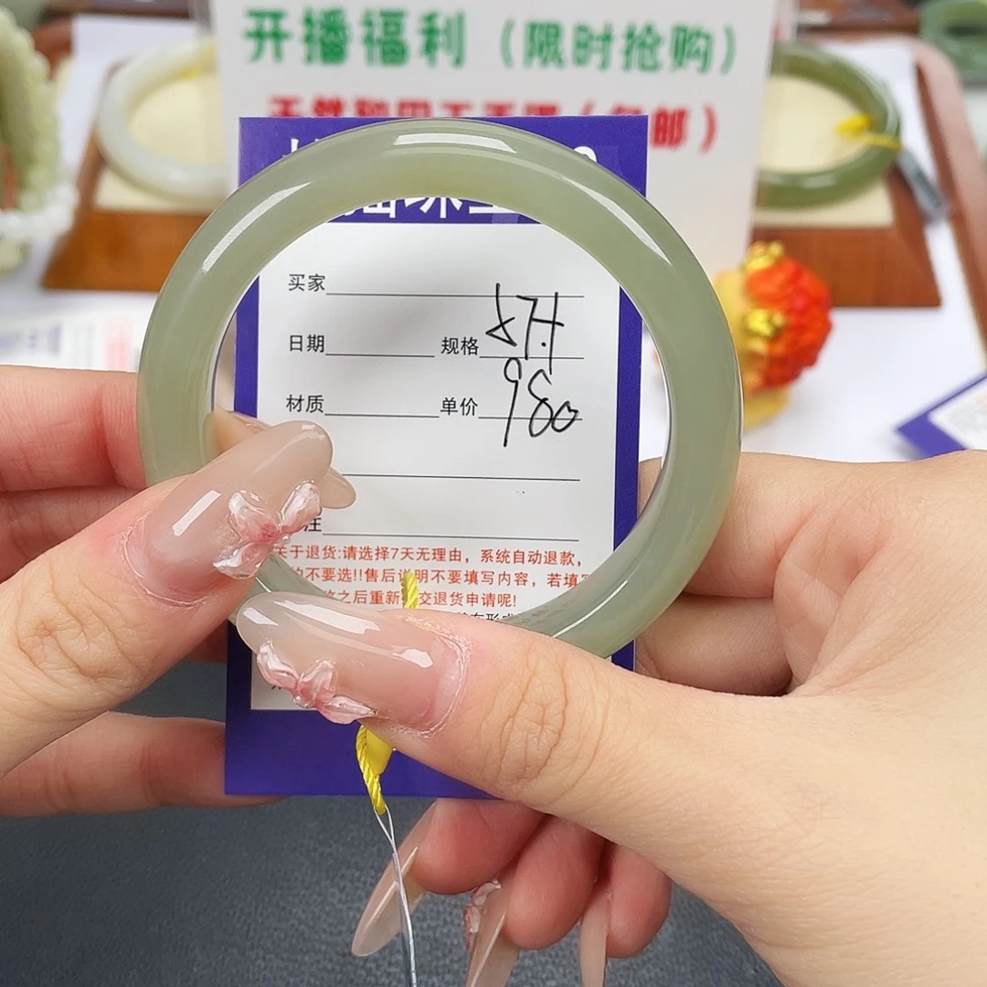 和田玉未镶嵌手镯