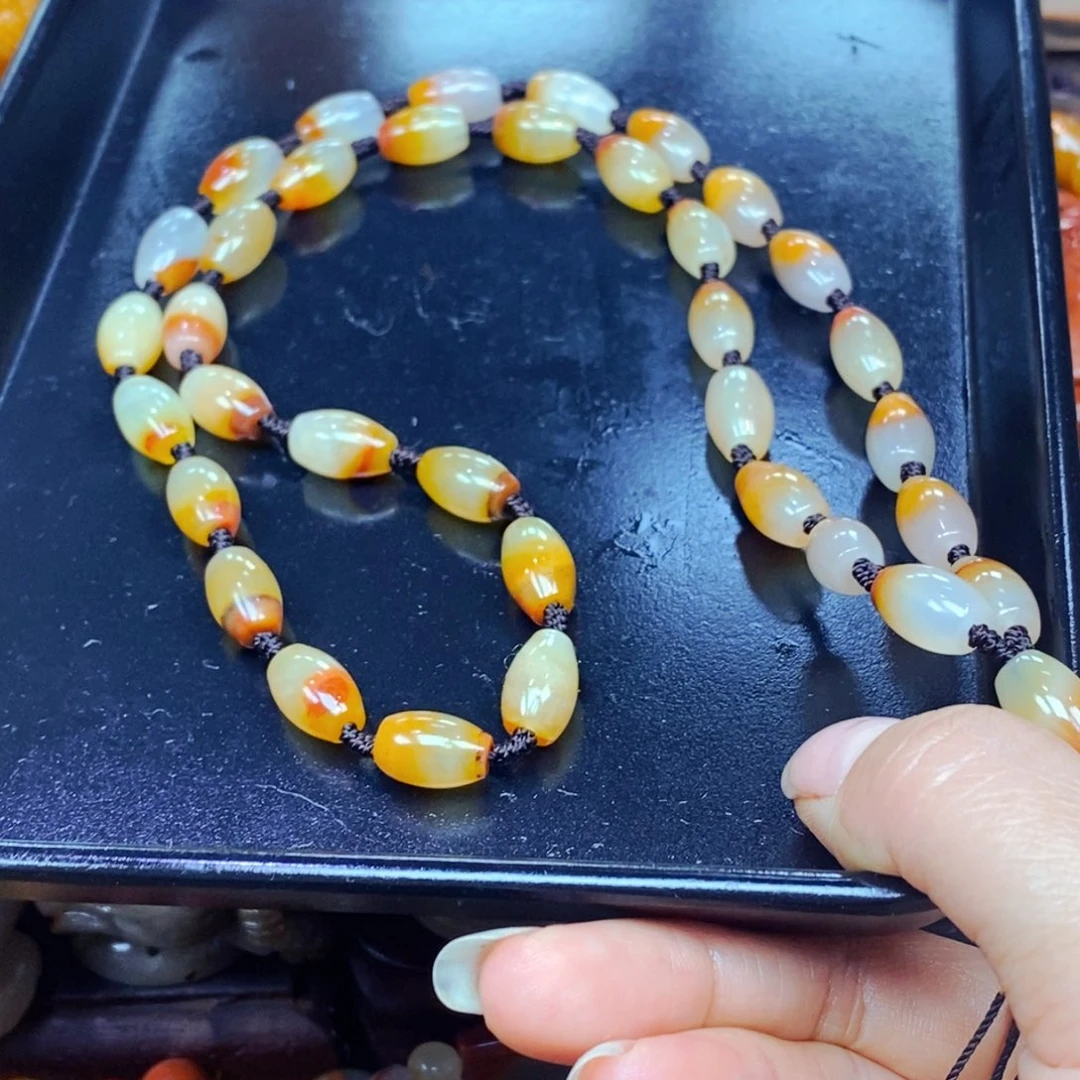 未镶嵌石英质玉（黄龙玉）颈饰