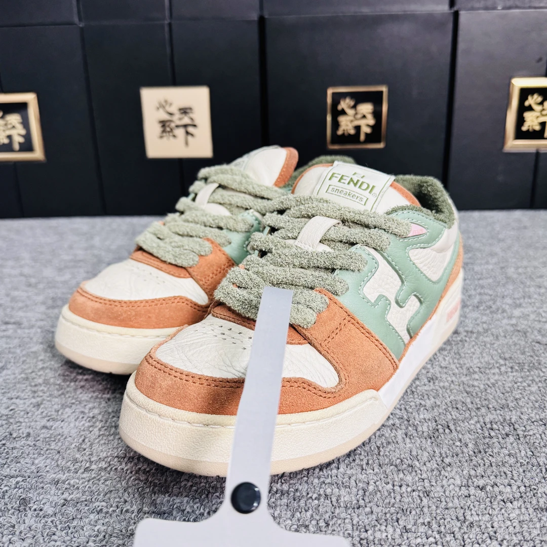 95新 FENDI/芬迪 Match棕绿拼皮板鞋36码ysc4305