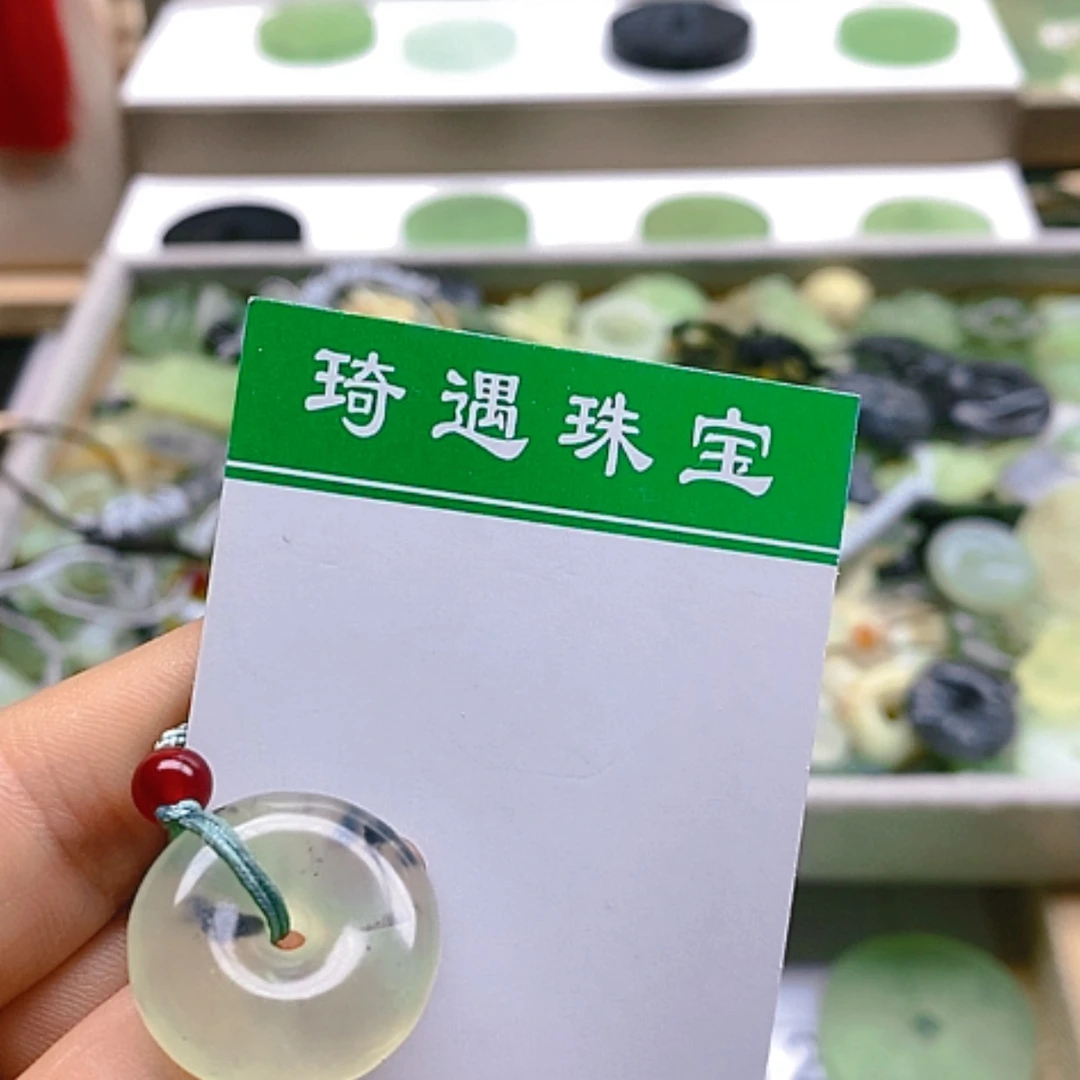 【闪购商品】蛇纹石玉颈饰未镶嵌如**事