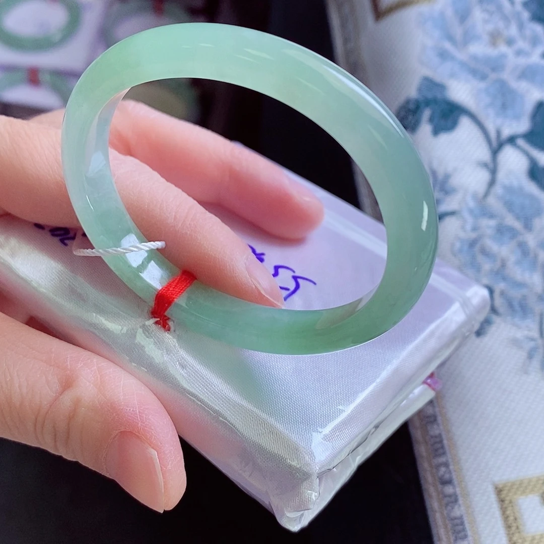 翡翠未镶嵌手镯53贵妃