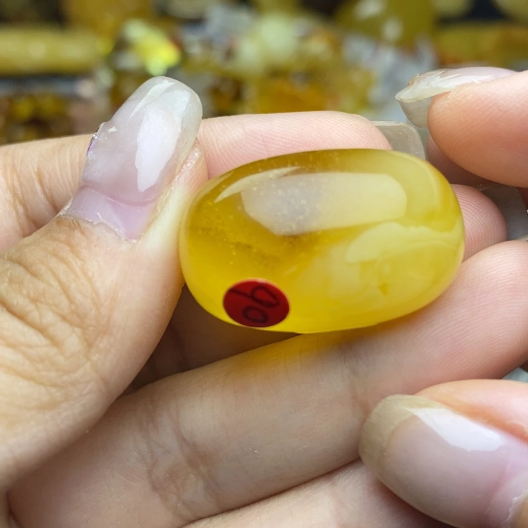 未镶嵌琥珀珠宝奇石