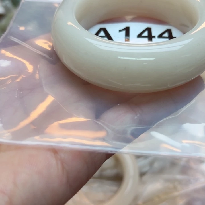 石英质玉手镯合金皓*奶