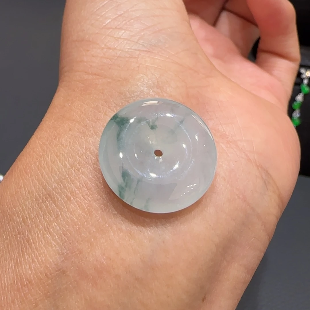 翡翠颈饰未镶嵌平安扣