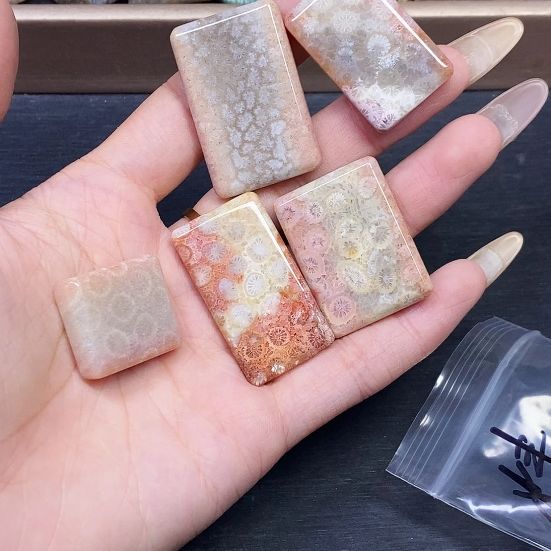 煒***w查罗石合金颈饰吊坠