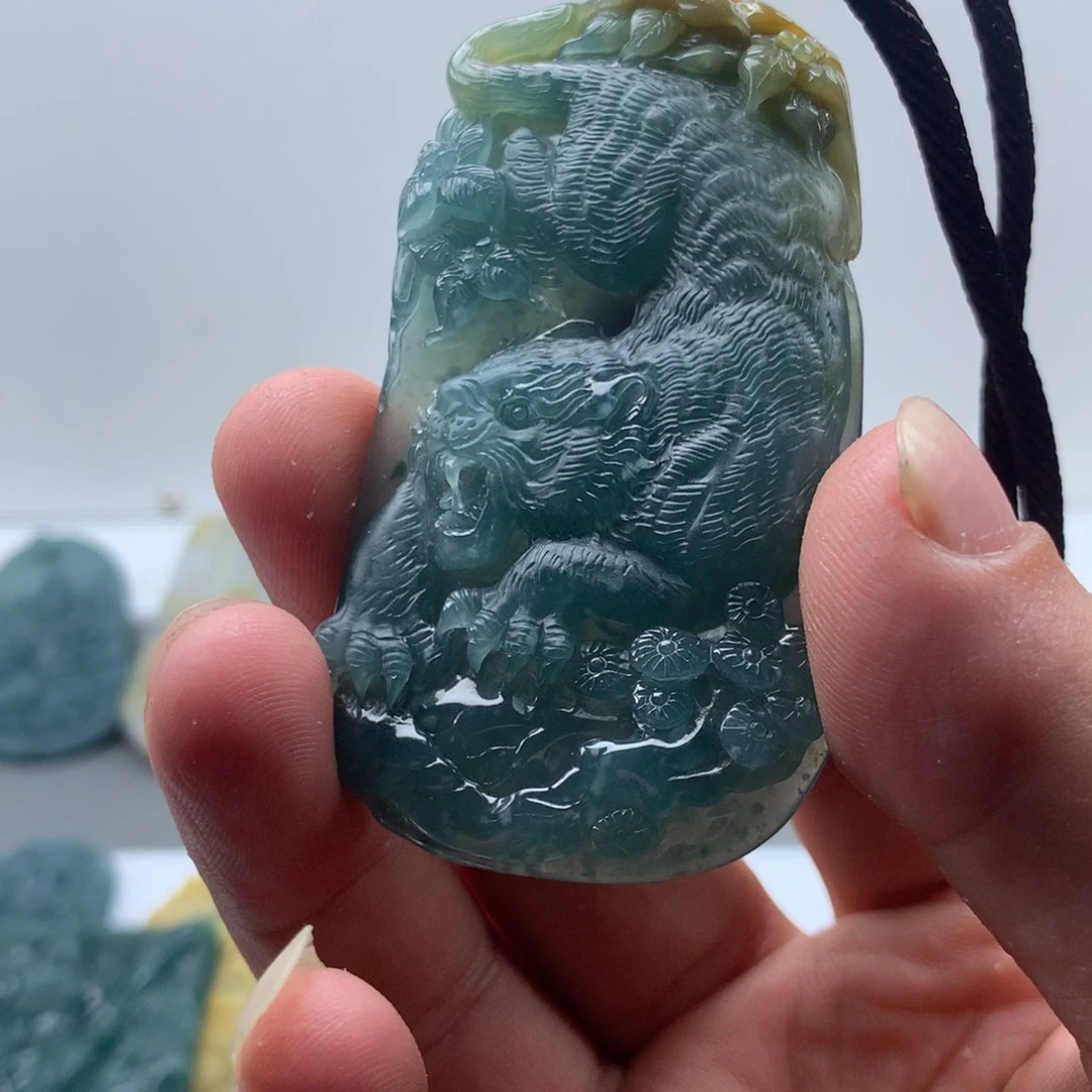 *****翡翠未镶嵌颈饰翡翠