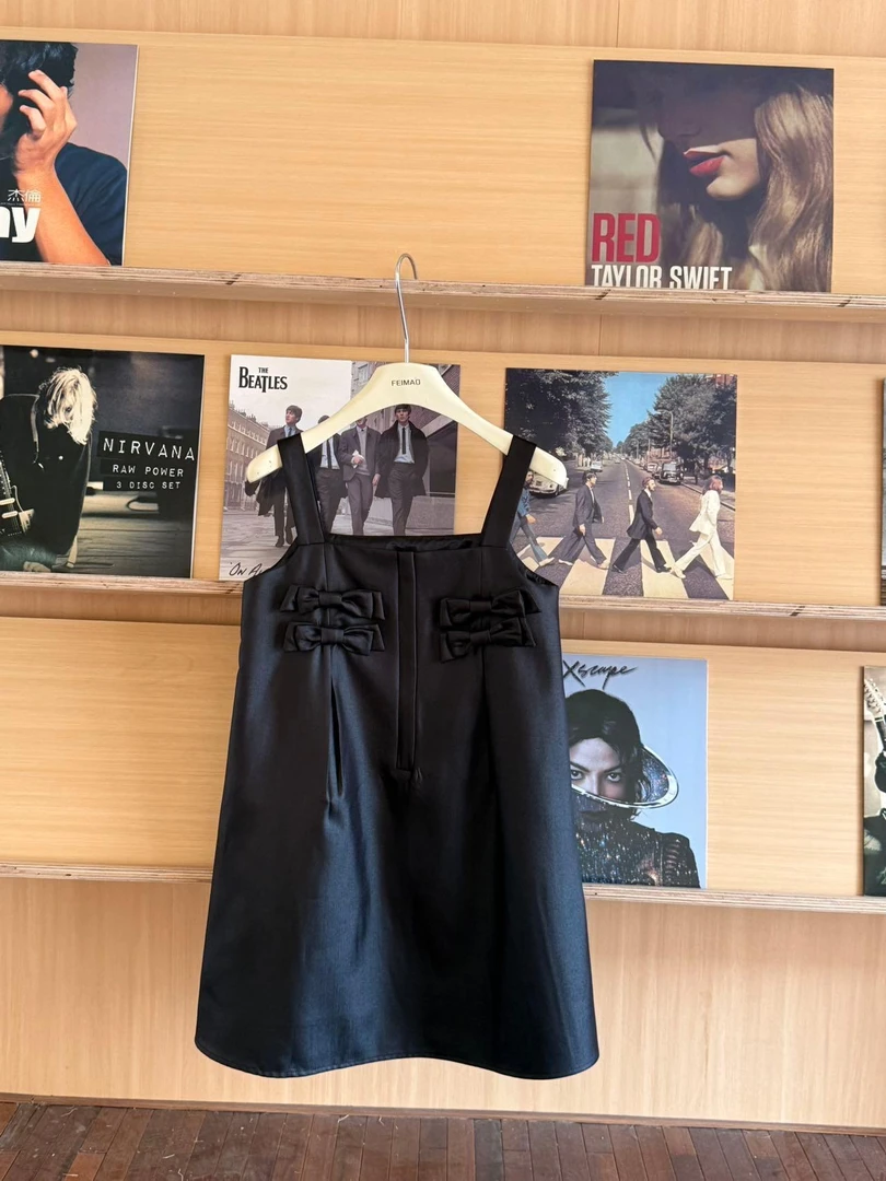 【克里斯丁小姐】25671 春季新款黑色吊带蝴蝶结连衣裙