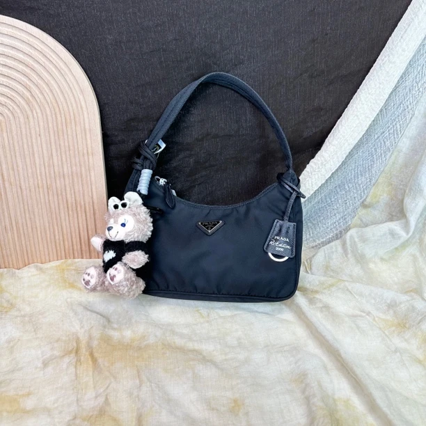 95新 Prada/普拉达 黑色降落伞单肩hobo腋下包