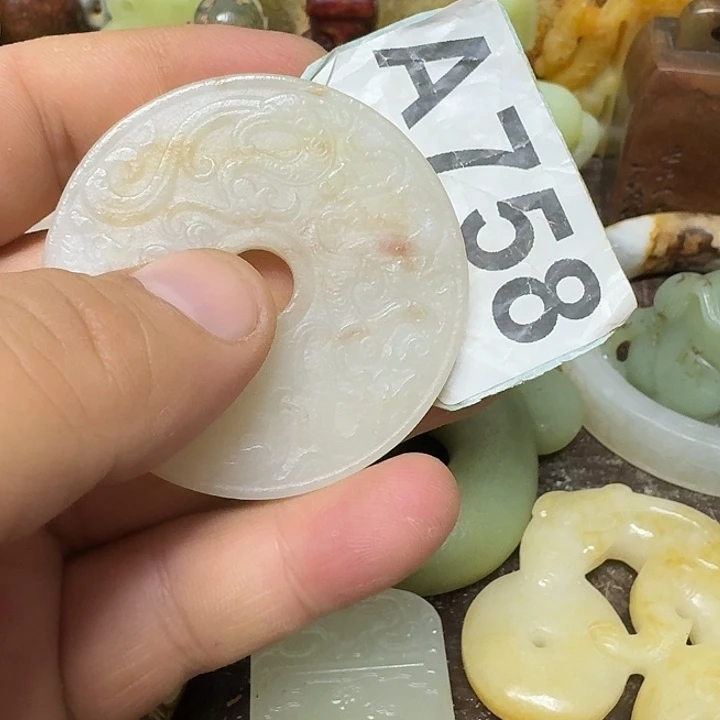 无***宇和田玉未镶嵌颈饰