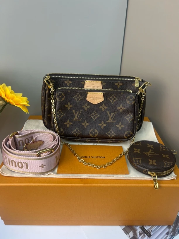 99新 LouisVuitton/路易威登 路易威登粉肩带五合一芯片款