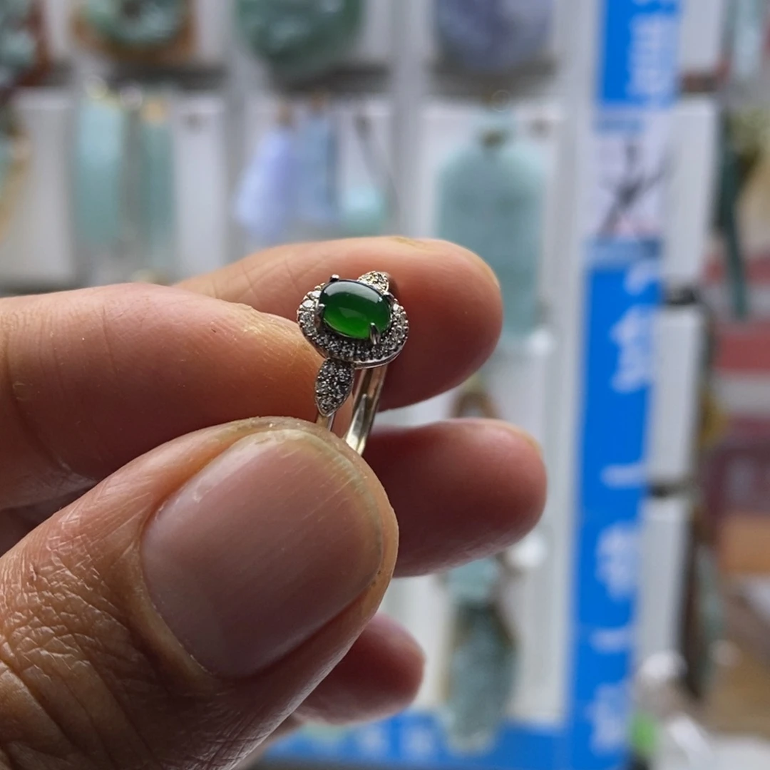 翡翠颈饰未镶嵌戒指