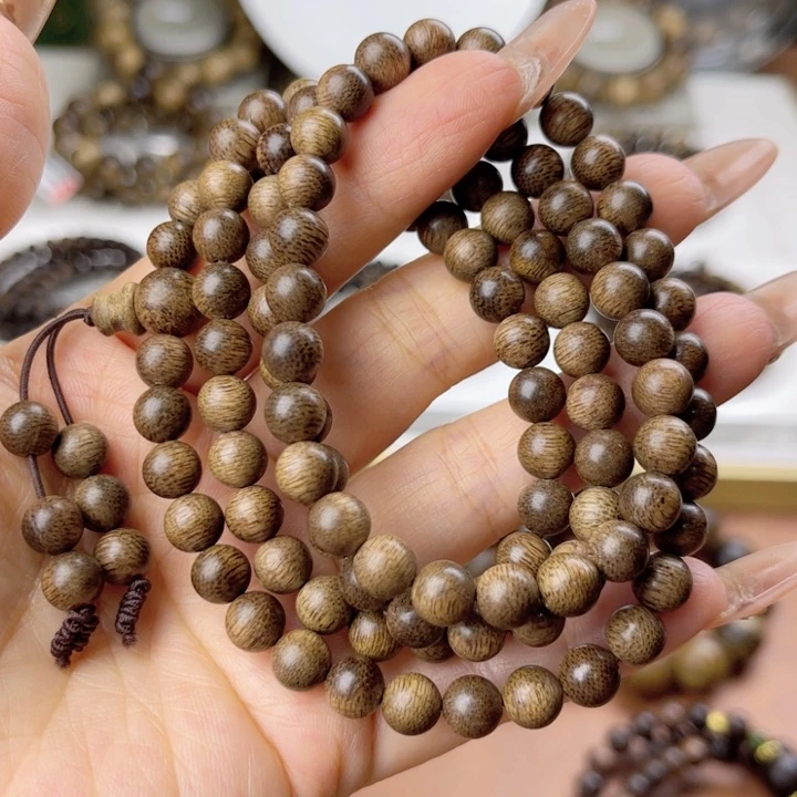 沉香手串海南莺歌绿奇楠玉化老料0.7×108