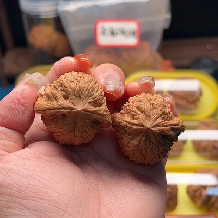 笑***痴吊坠文玩核桃凹底团子南疆 全品