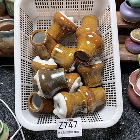 紫砂花盆747微瑕品口径2.5左右口不圆