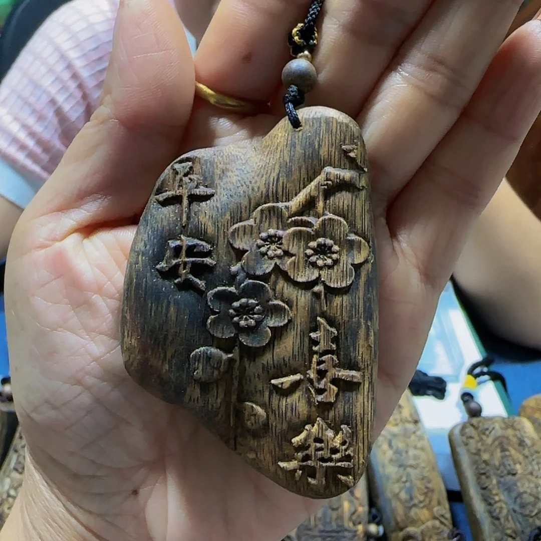 吊坠沉香海南白奇乌身老料雕刻平安喜乐带绳18克