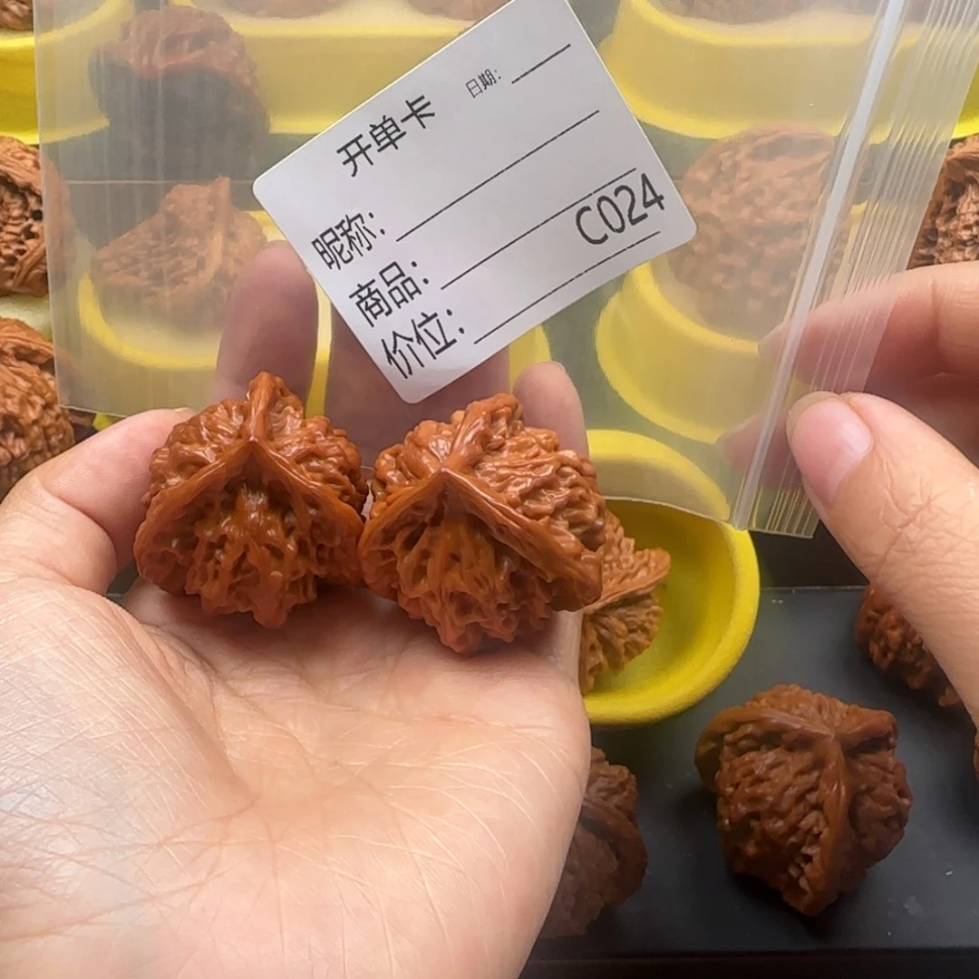 锦***李文玩核桃吊坠三棱