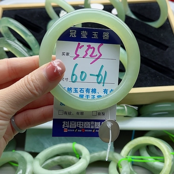 豆***儿蛇纹石玉未镶嵌手镯