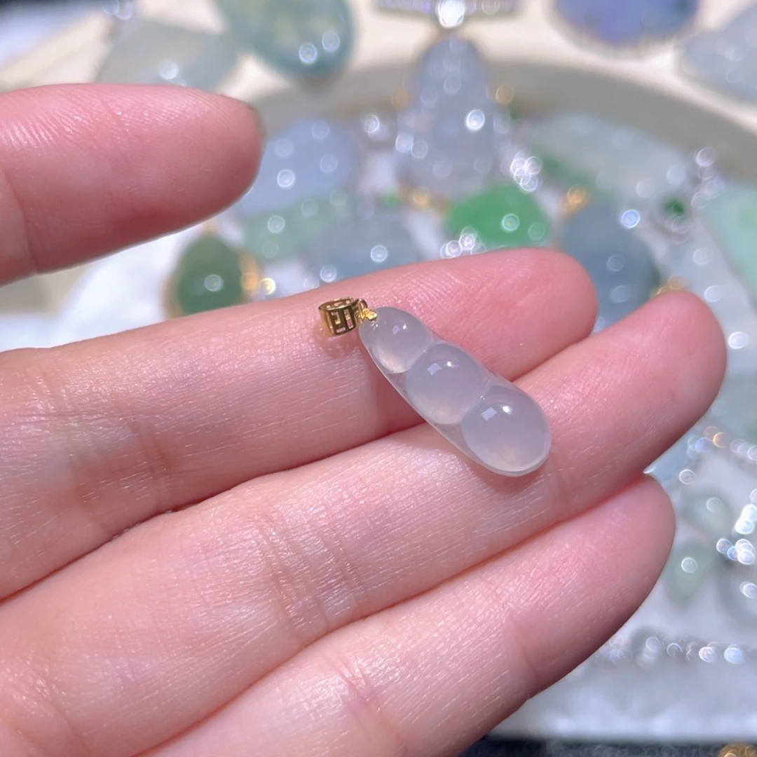 翡翠18K金镶嵌颈饰翡翠