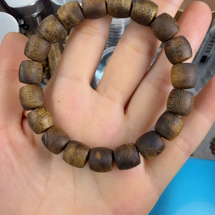 沉香碎屑沉香莺歌绿奇楠1.0鼓珠8克➕