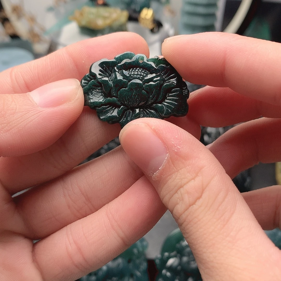 翡翠未镶嵌颈饰无