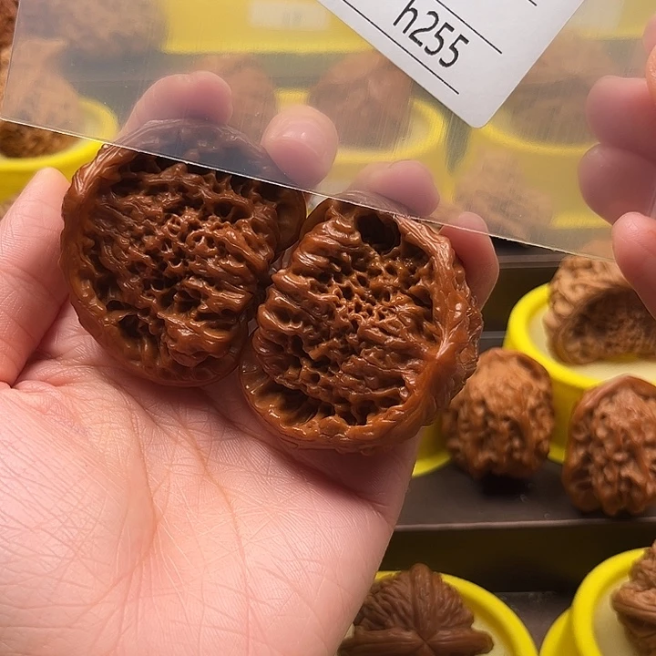 l***m文玩核桃吊坠蛇头