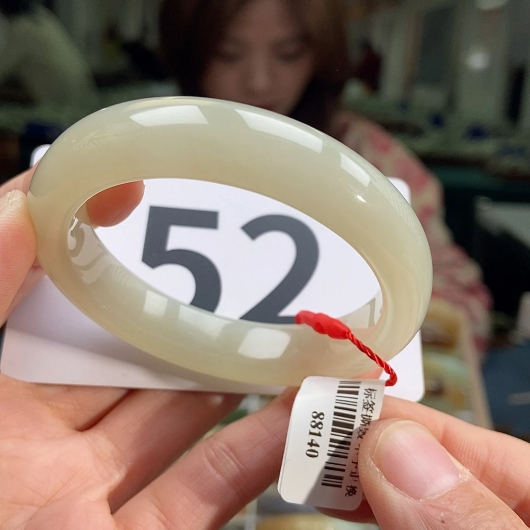 和田玉手镯未镶嵌纹