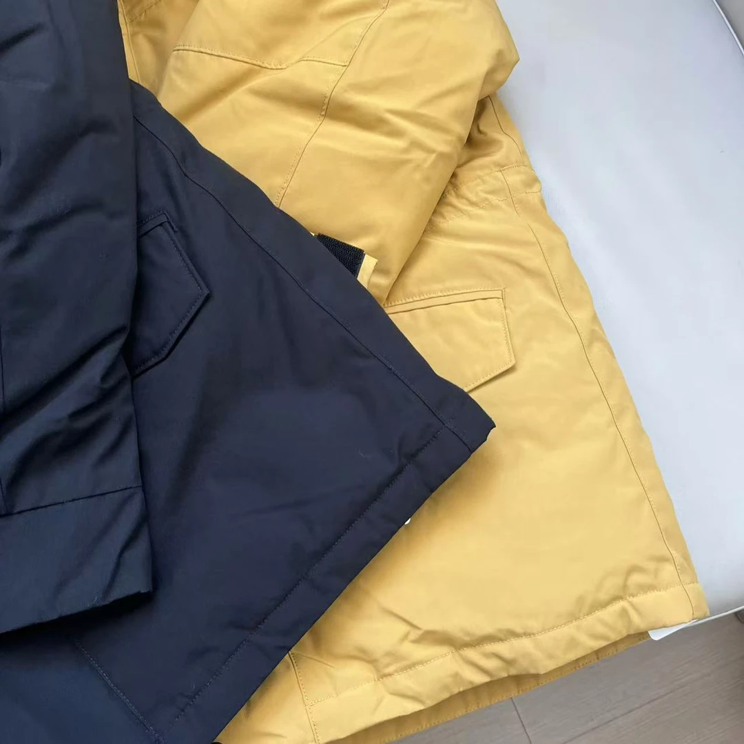 1-685-一款两色口袋字母软标秋冬收腰款连帽羽绒服男X