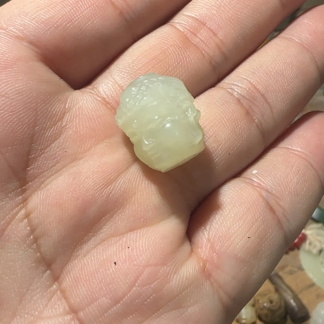 此***佛和田玉未镶嵌颈饰