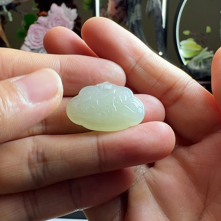 颈饰未镶嵌和田玉（糖玉）