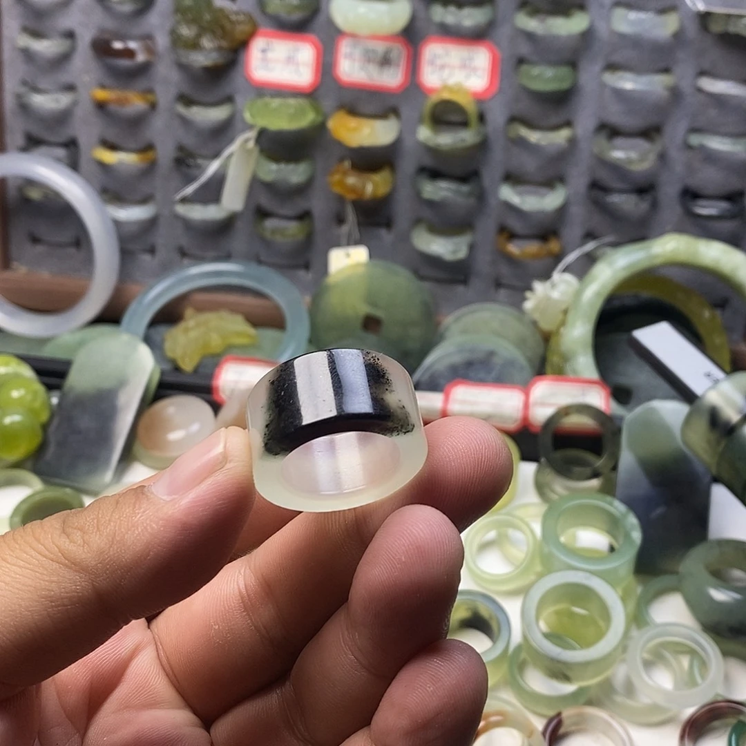 老***.未镶嵌蛇纹石玉戒指