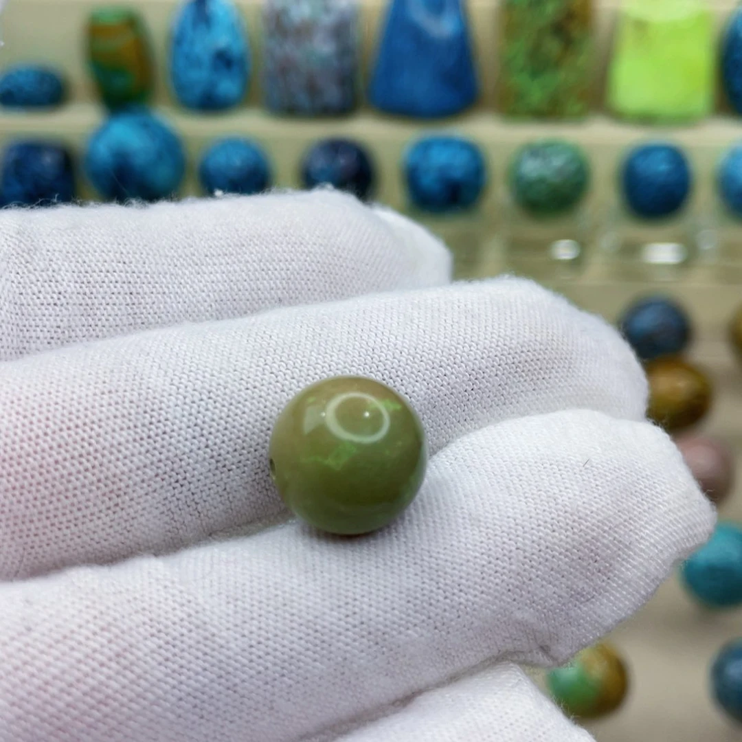 未镶嵌绿松石颈饰