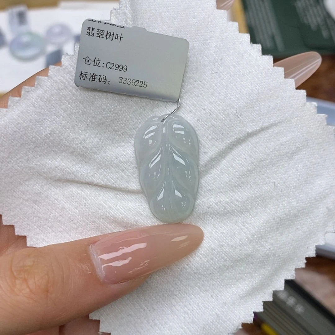 【闪购商品】翡翠颈饰未镶嵌叶子