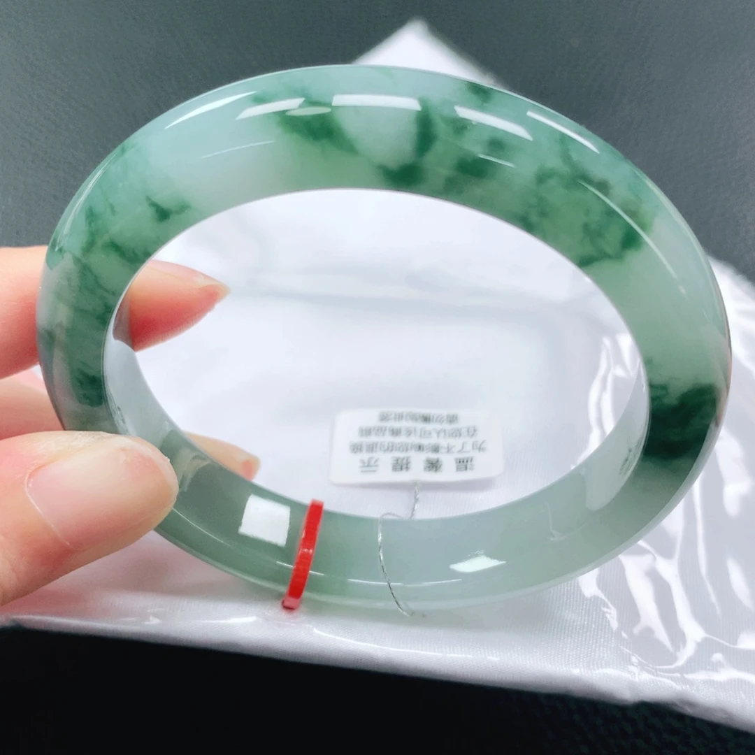 翡翠手镯未镶嵌55圈