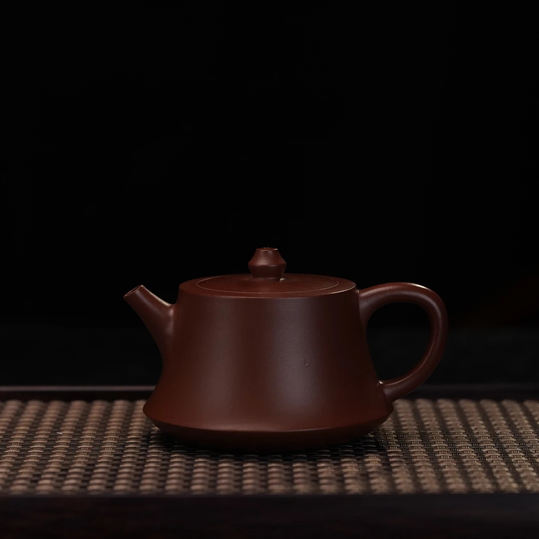 lot.21207 顾新君 老紫泥柱础壶 180cc