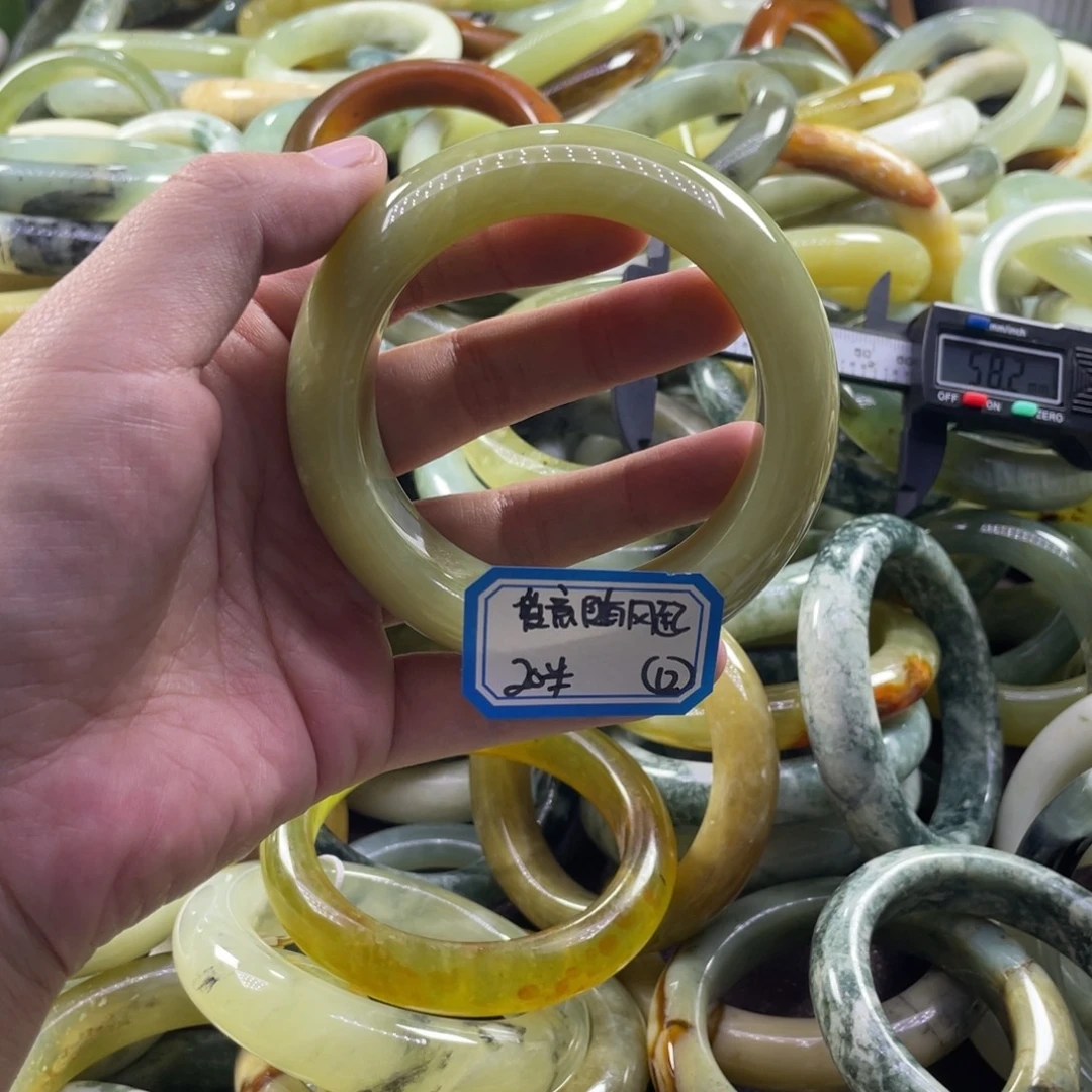 爱***起蛇纹石玉未镶嵌手镯