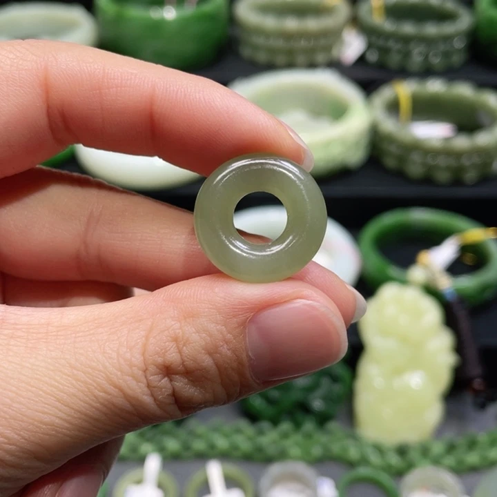 和田玉吊坠未镶嵌