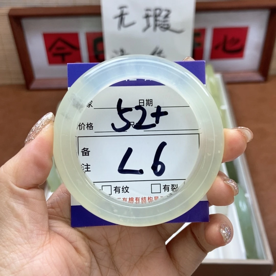 岫玉手镯手镯未镶嵌