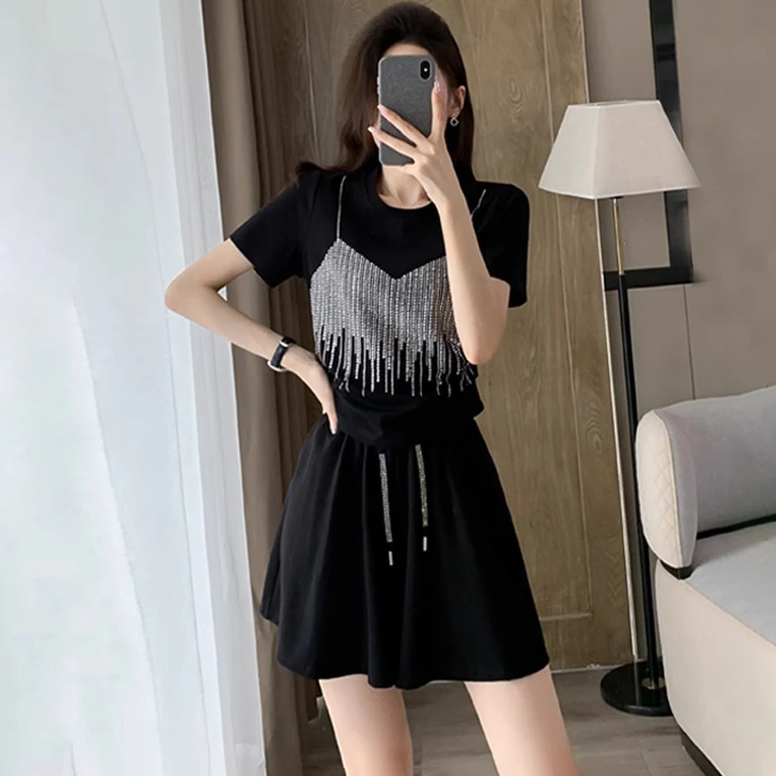 夏季2025新款小个子减龄搭配一整套休闲时尚烫钻短袖短裤两件套女