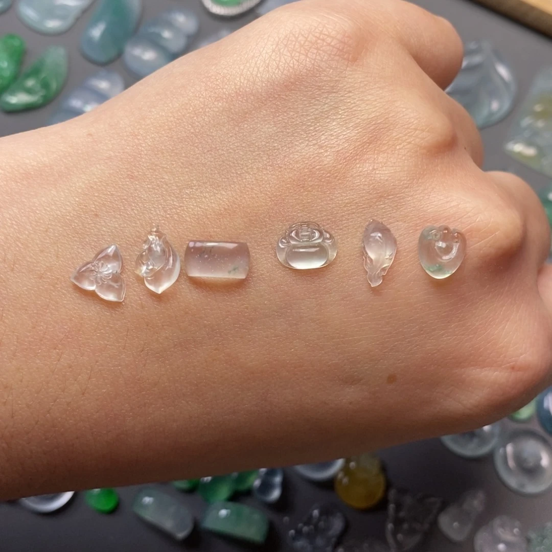 Y***i翡翠未镶嵌颈饰翡翠