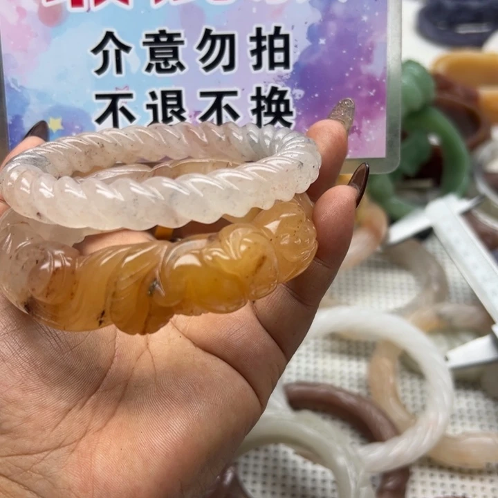 未镶嵌手镯石英岩玉