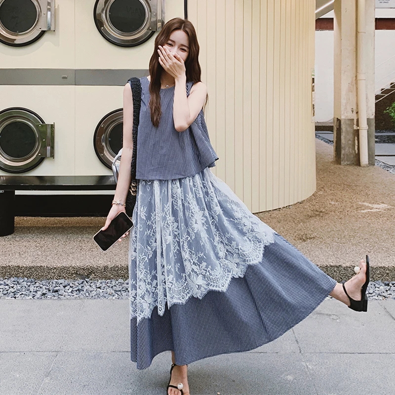 蓝色格子拼接蕾丝连衣裙女2025夏季新款法式假两件收腰无袖背心裙