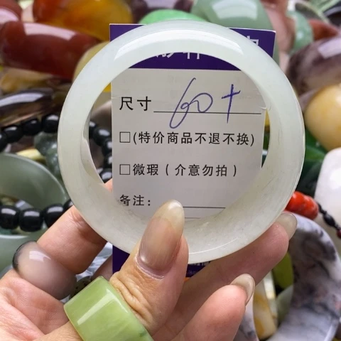 未镶嵌手镯石英质玉