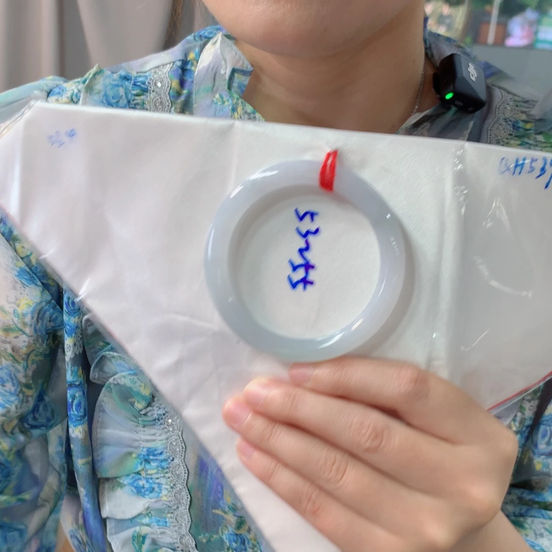 翡翠手镯未镶嵌翡翠